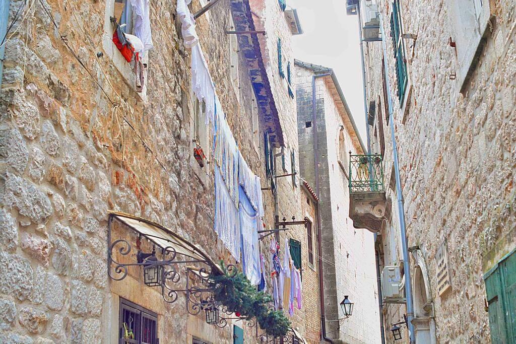 Apartment Amigo 2 Old Town Kotor Exteriör bild
