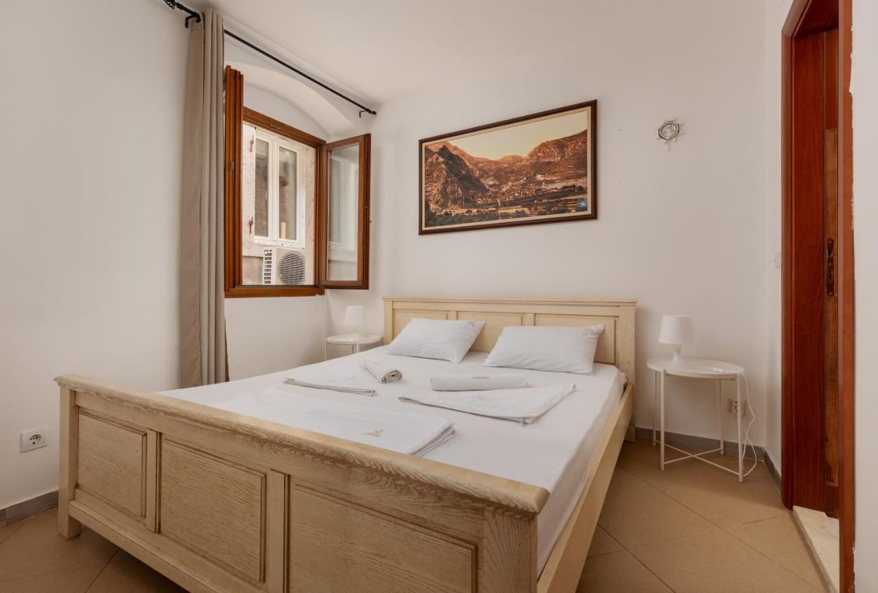 Apartment Amigo 2 Old Town Kotor Exteriör bild